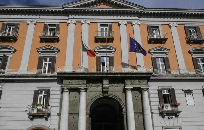 Allerta meteo a Napoli: i comuni attivano misure di sicurezza e chiusure