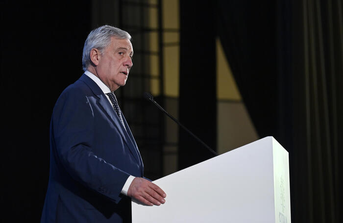 Antonio Tajani difende Marco Bucci: un cambiamento necessario per la Liguria