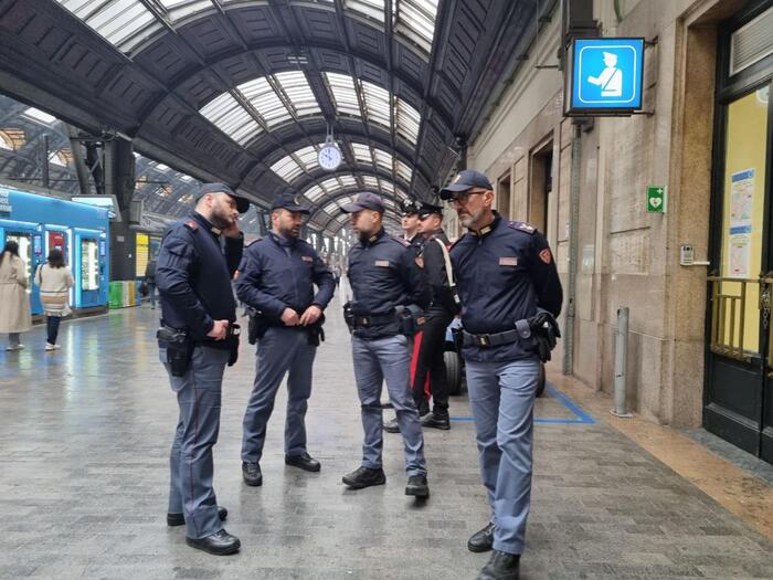 Arrestato Un Uomo Armato Di Sp