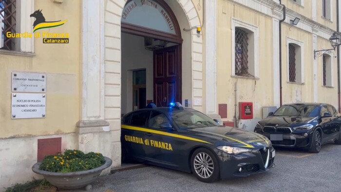 Arresti a Montepaone: imprenditore sfruttava i dipendenti, crisi in cinque supermercati