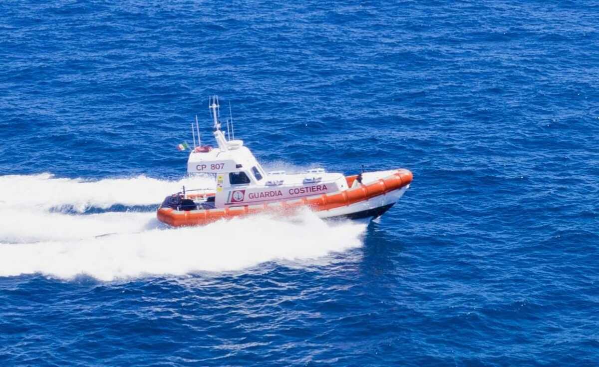 Barche affondano al largo di Punta Campanella: salvati l’equipaggio e avviata un’inchiesta