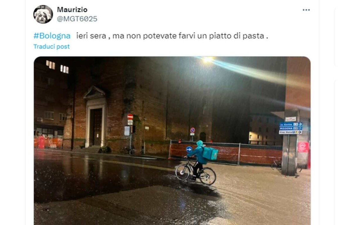 Bologna in allerta: rider costretti a consegne durante l’alluvione