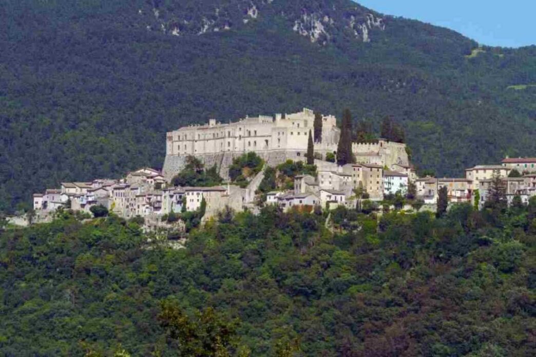 A Due Passi Da Roma C’è Uno Splendido Castello