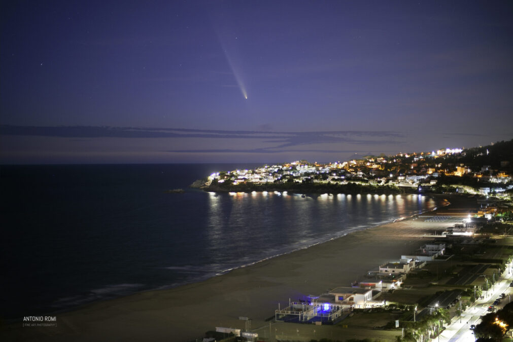 Gaeta saluta la “cometa del secolo”: lo scatto spettacolare di Antonio Romi