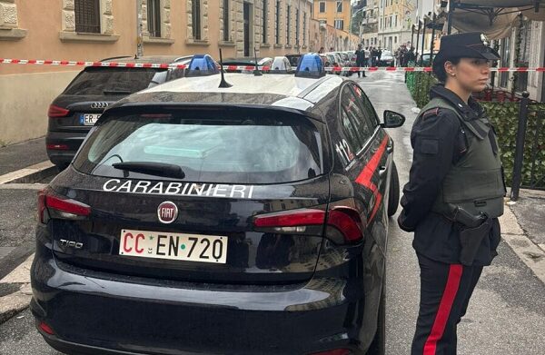 Colpo di pistola a salve a Roma: paura tra i passanti negli ex mercati generali