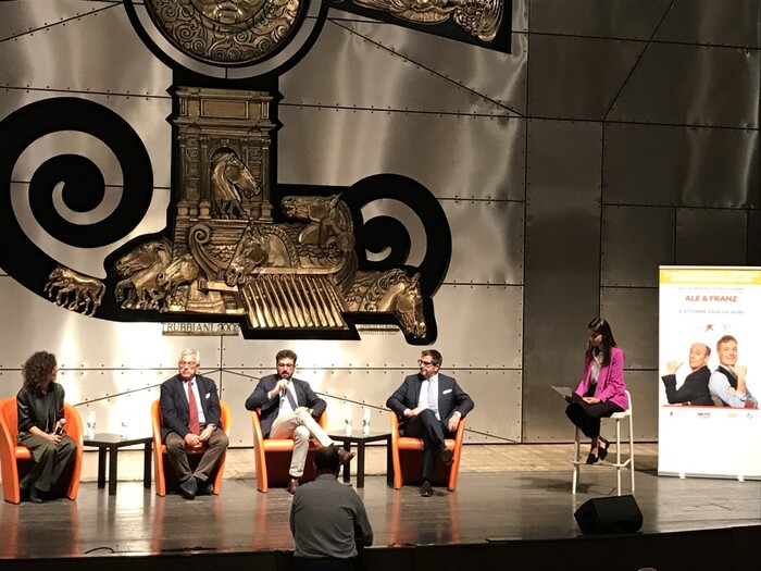 Comici Sul Palco Di Ancona Per