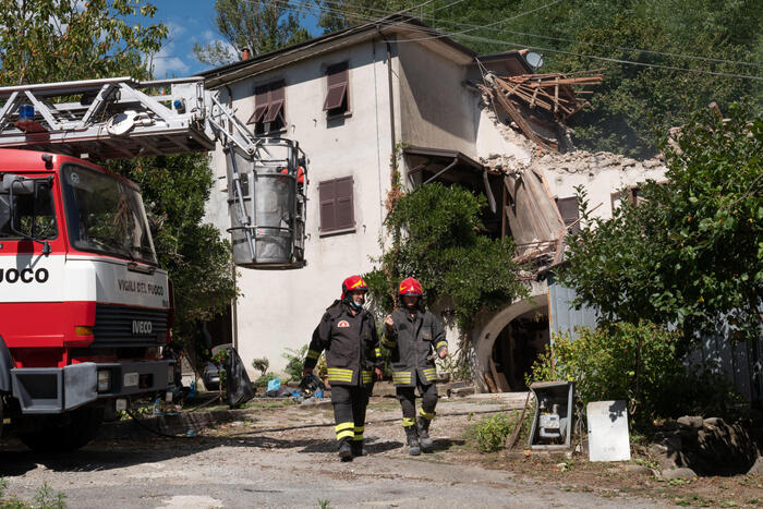 Crollo a Cavarzere: due persone illese dopo il crollo del tetto di un’abitazione ATER