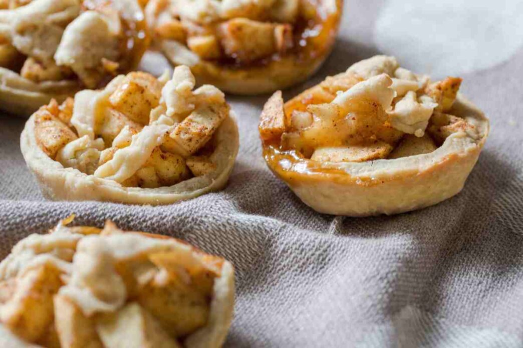 Ricetta Canestrini Di Pasta Frolla Con Mele Caramellate