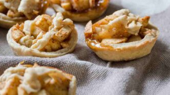 Ricetta Canestrini Di Pasta Frolla Con Mele Caramellate