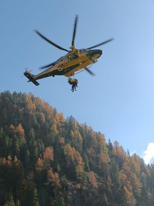 Esercitazione congiunta di soccorso in montagna tra Carabinieri e Guardia di Finanza nelle Dolomiti