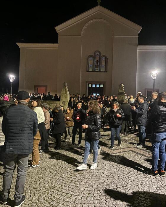 Fiaccolata a Fonni per ricordare i quattro giovani vittime dell’incidente stradale