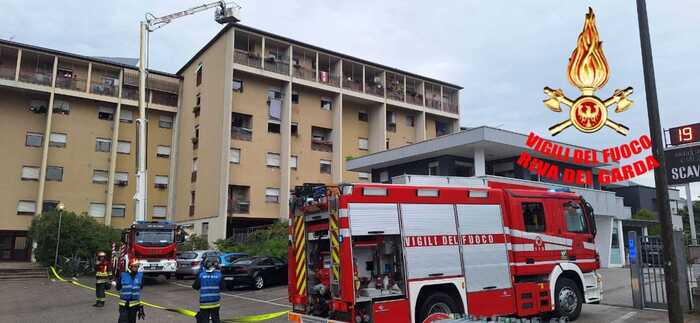 Fumo artificiale in condominio a Riva del Garda: evacuati i residenti e avviati i soccorsi