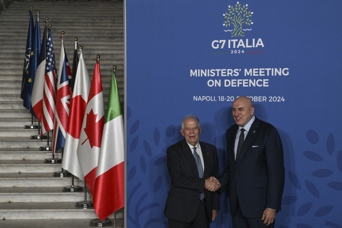 G7 Difesa a Napoli: Crosetto lancia un forte messaggio di unità e fermezza