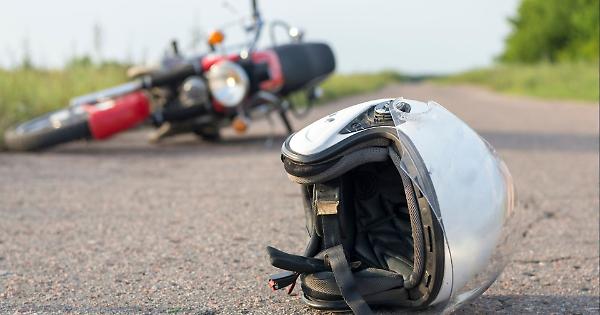 Grave incidente stradale sulla Strada Provinciale 81: un giovane motociclista lotta per la vita