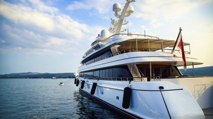 I superyacht piC3B9 grandi del mo