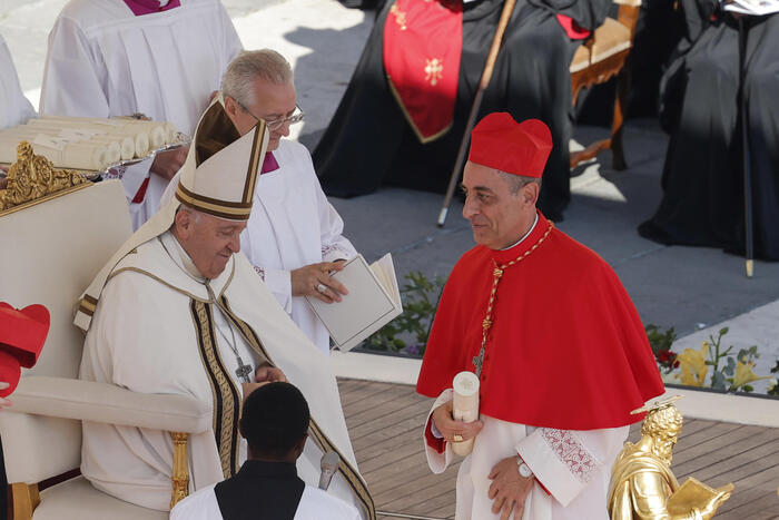 Il Papa esprime riserve sull’ordinazione delle donne al diaconato durante il Sinodo