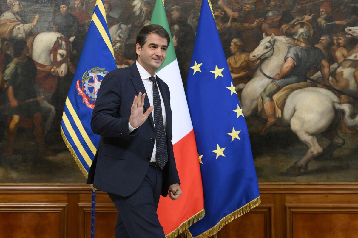 Il governo Meloni: nessun rimpasto in vista, sostegno ai ruoli chiave e sfide legali