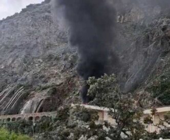 Incendio a Riomaggiore3A colonn