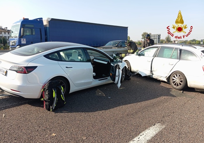 Incidente sull’autostrada A4 Venezia Milano: otto feriti e traffico bloccato a Limenella