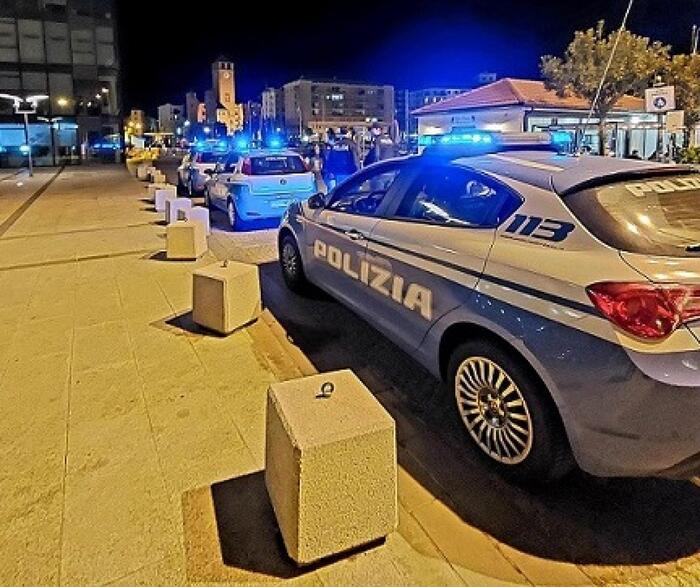 Intervento della polizia a Savona: arrestato un uomo per violenza e porto abusivo di coltello