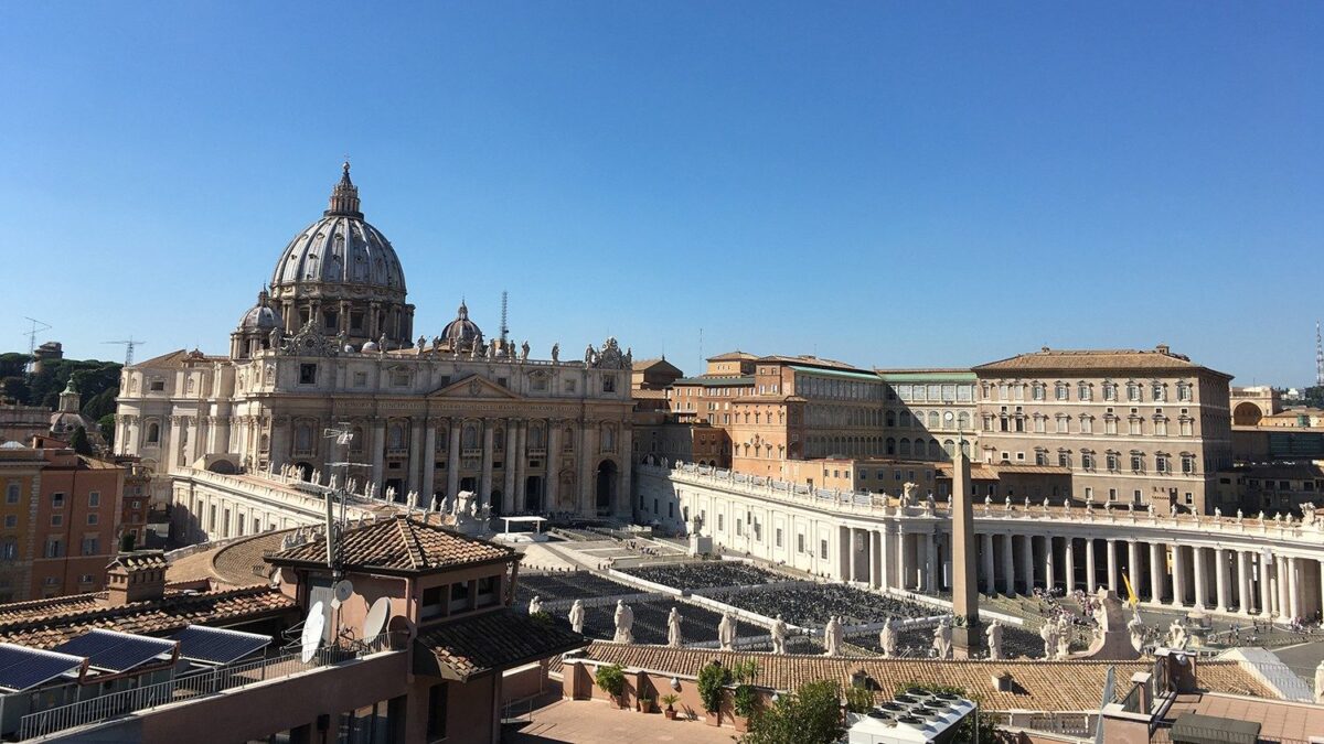 L’arcivescovo Filippo Iannone discute le nuove norme contro gli abusi all’interno della Chiesa