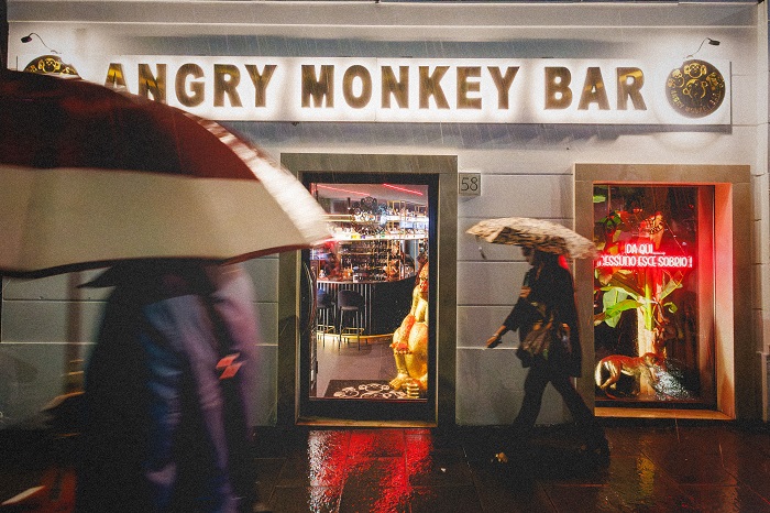 Le28099Angry Monkey Bar3A La Nuova G