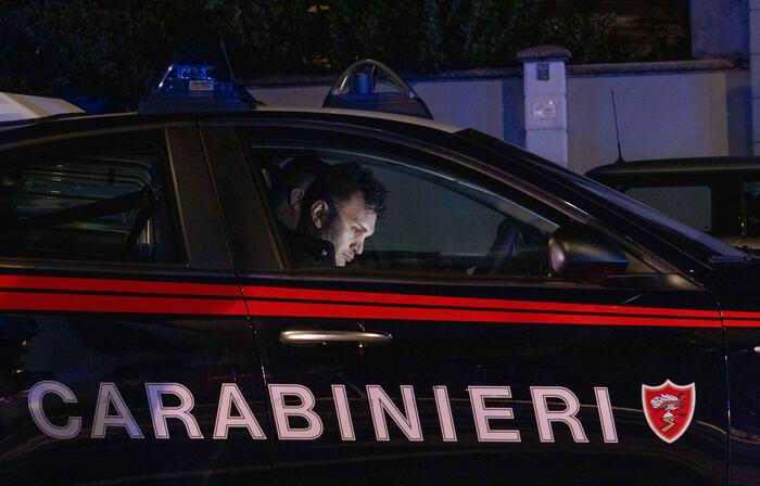 Ladro fallisce un furto, cade dal balcone e finisce in ospedale: l’arresto dei carabinieri