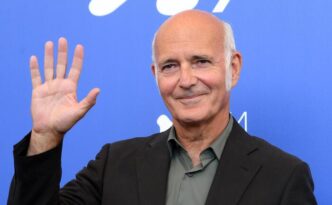 Ludovico Einaudi rende omaggio