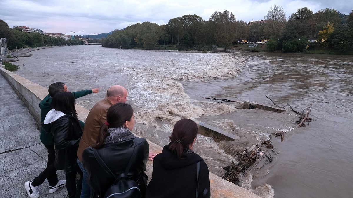 Maltempo in Emilia Romagna: Allerta Rossa e Disagi su Tutto il Territorio