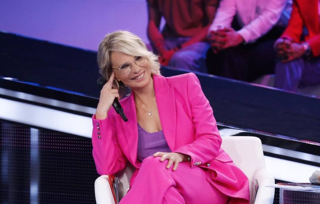 Maria De Filippi Saluta Senza