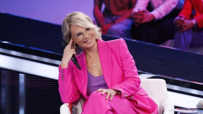 Maria De Filippi Saluta Senza