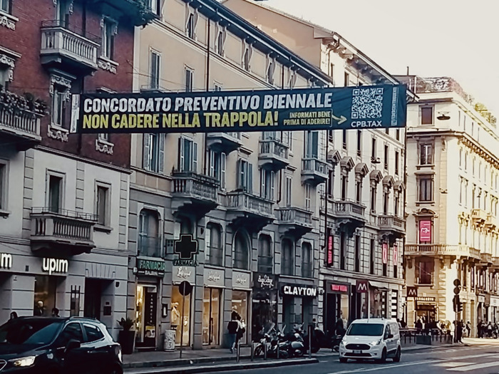 Milano3A Striscioni E Riflessio