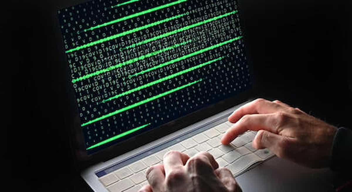 Milano: svelato il mercato oscuro del cyber dossieraggio tra aziende e informazioni riservate