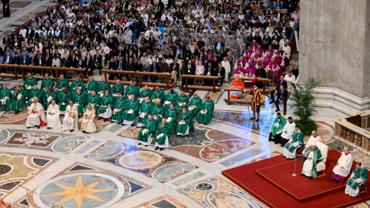 Papa Francesco: La Chiesa Sinodale deve sporcarsi le mani per servire il mondo sofferente