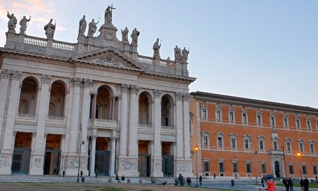 Papa Francesco Partecipa Alla