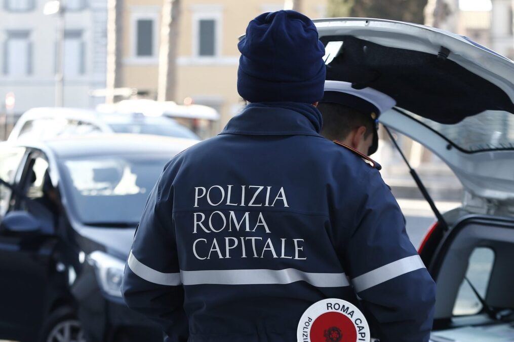 Paura al Prenestino: Vigile Urbano Investito da Auto Pirata e Colpi di Pistola nei Pressi di Via dei Gordiani