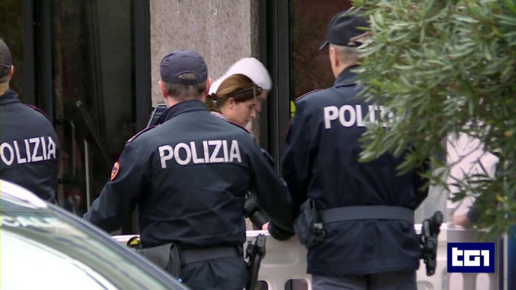 Poliziotto Indagato Per Eccess