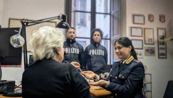 Rapina aggravata a Firenze: fermati due cittadini georgiani, recuperata una collana rubata