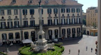 Rapina In Piazza Dei Martiri A