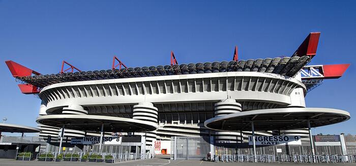 Riflessioni sul futuro di San Siro: il dibattito tra restaurazione e demolizione