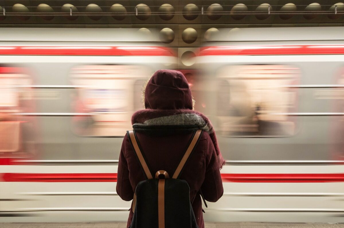 Roma, 21enne perseguitata dall’ex fidanzato: attacchi di panico e vita stravolta