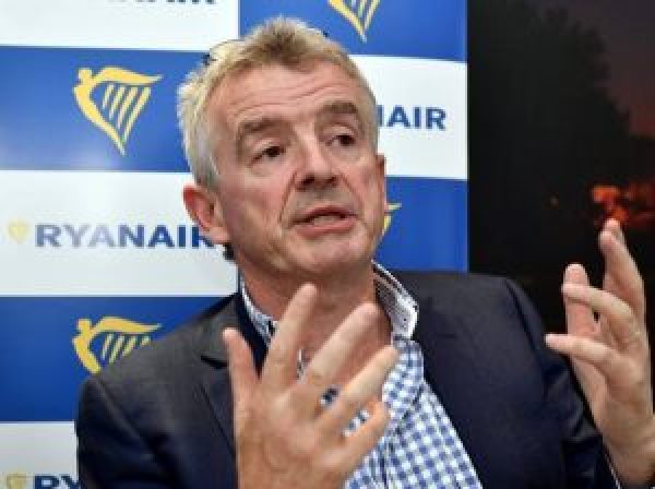 Ryanair rivede le stime di crescita per l’estate 2025 a causa di ritardi nelle consegne Boeing