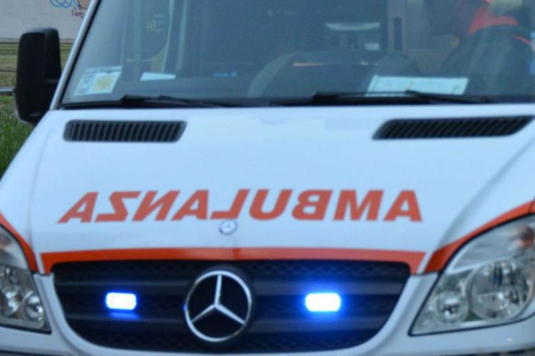 Salvataggio miracoloso a Bari: giovane di 19 anni recuperato dopo ore in mare con mani legate