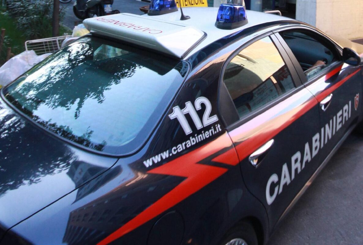 Scoperta inquietante: ragazzini armati a Napoli, intensificati i controlli nella movida