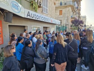 Sit in di protesta a via Brin