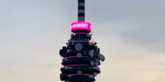 Torre Mediaset Si Illumina Di