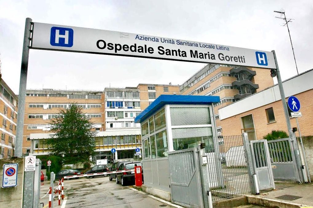 Tragica fine per un 67enne accoltellato dalla figlia con problemi psichiatrici a Latina