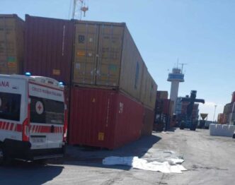 Tragico incidente al porto di