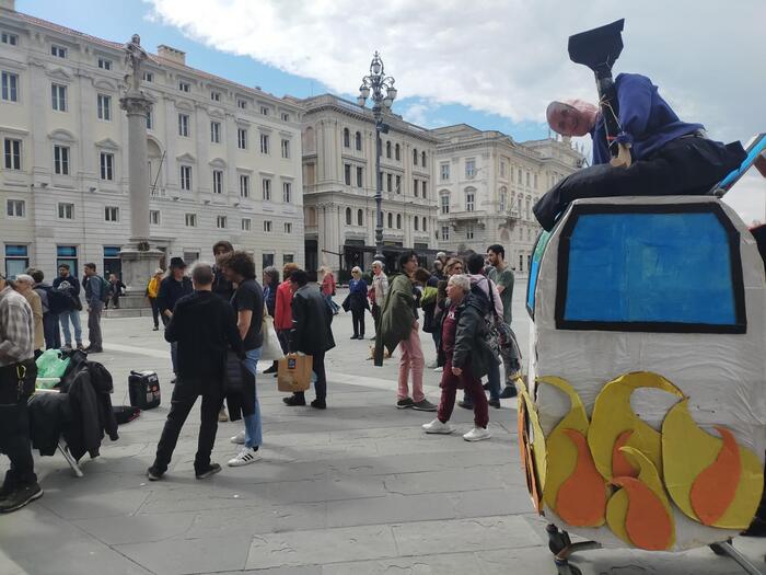 Trieste in piazza contro la cabinovia: migliaia di manifestanti esprimono il loro dissenso