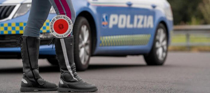 Violenza in strada ad Ancona: due uomini arrestati dopo scontro con la Polizia